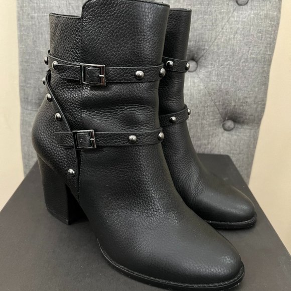 Saks Fifth Avenue "Flora" black leather boots - Picture 1 of 10